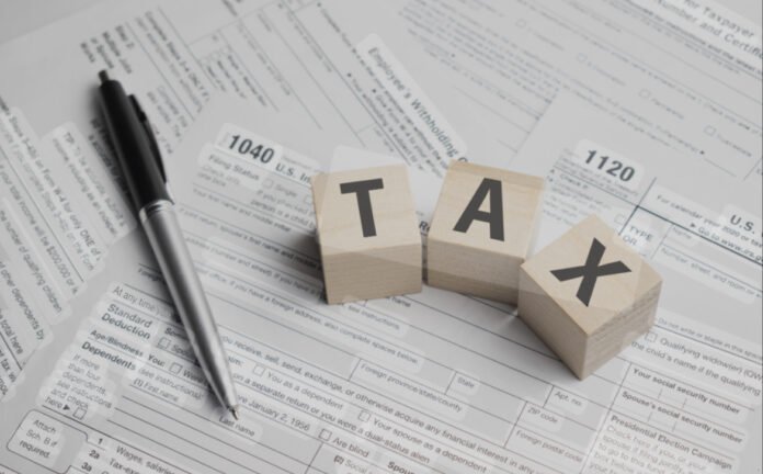 Freelancer tracking side income expenses with smart tax preparation tools
